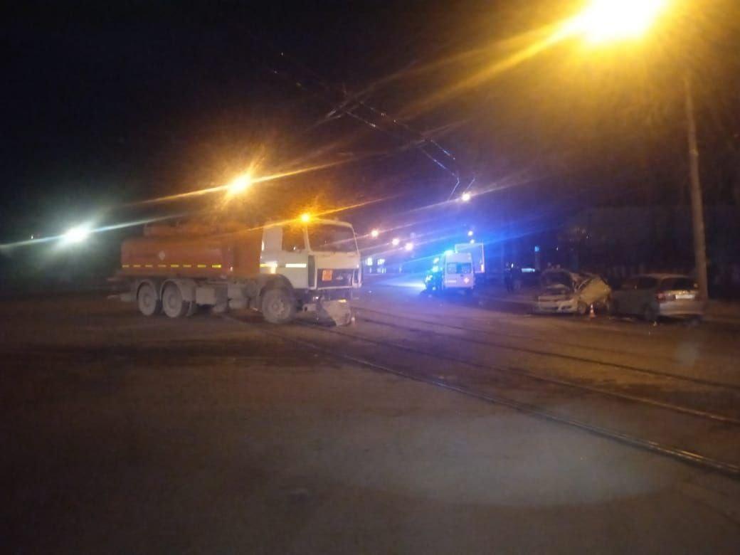 Фото В Новосибирске водитель «Опеля» погиб в тройном ДТП 2